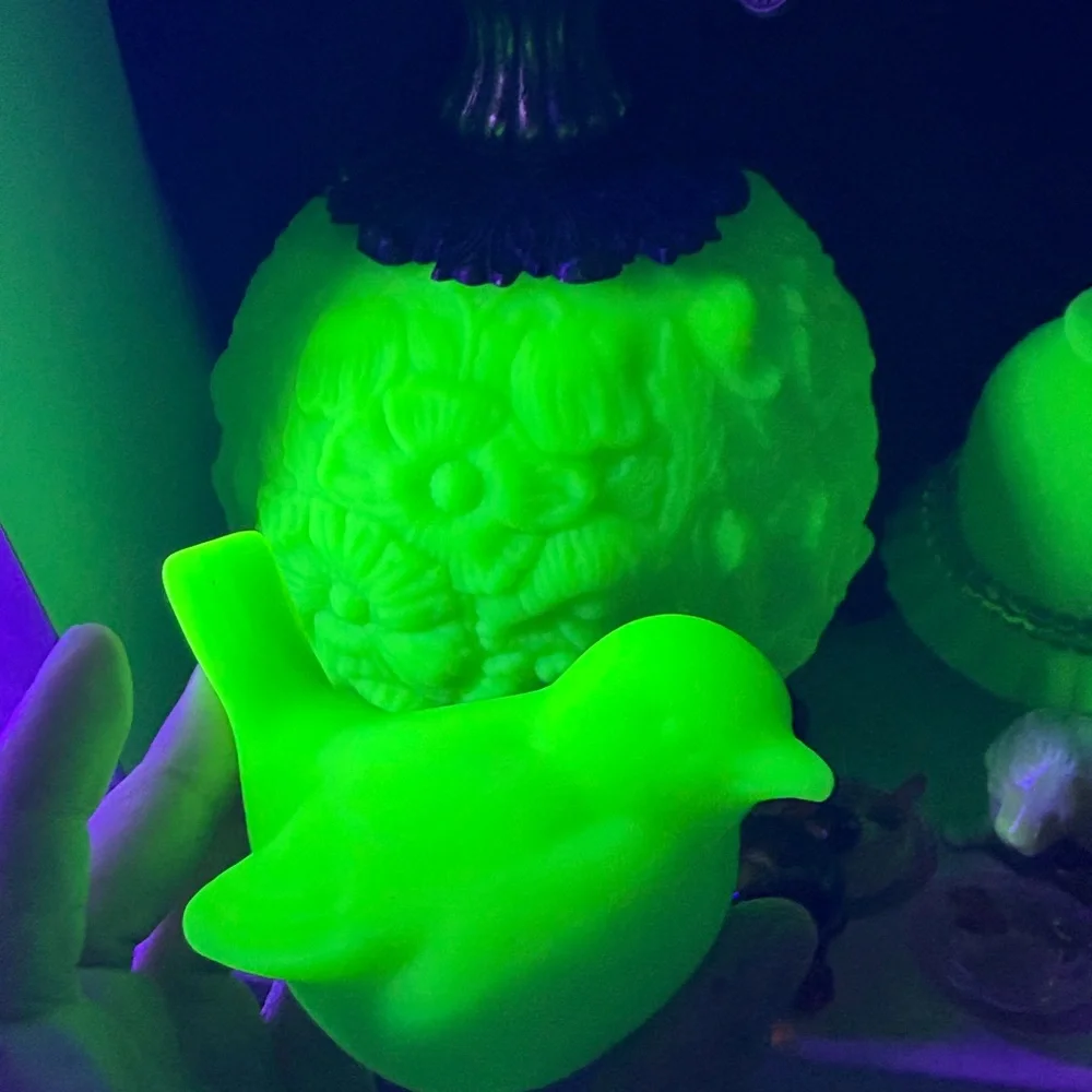 2 Green Fenton custard birds